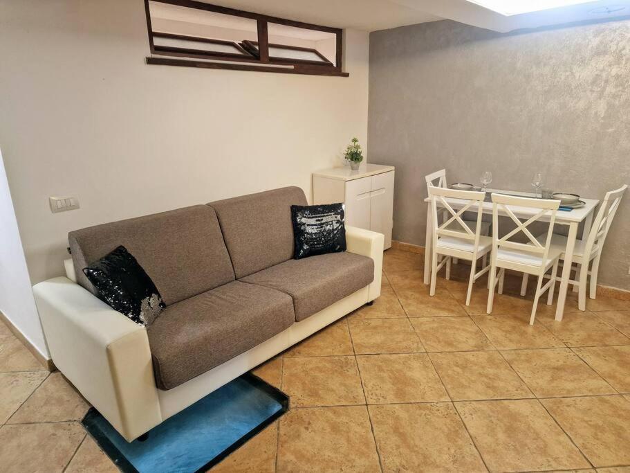 Casa Vacanza Castello Кальяри Экстерьер фото